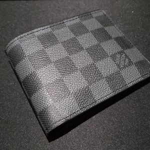 Louis Vuitton Men's Bifold Damier Wallet